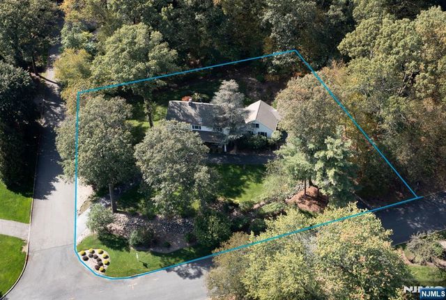 220 Ottowa Lane, Franklin Lakes, NJ 07417