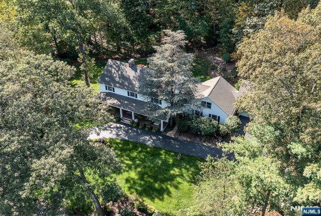 220 Ottowa Lane, Franklin Lakes, NJ 07417