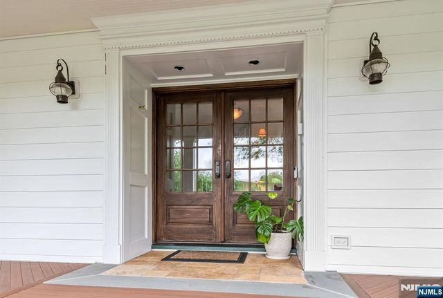 220 Ottowa Lane, Franklin Lakes, NJ 07417