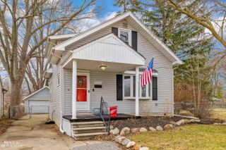 21910 Elizabeth Street, Saint Clair Shores, MI 48080