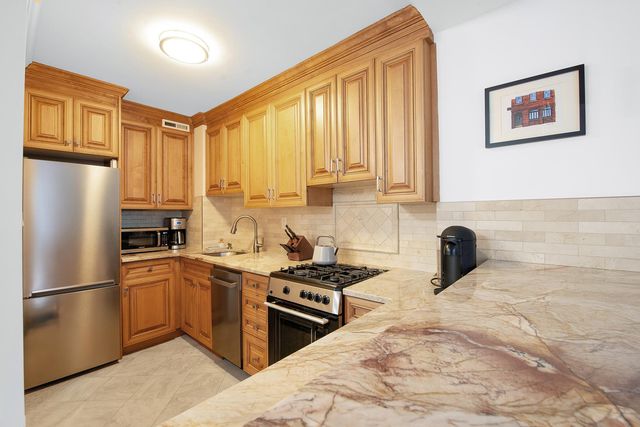 400 E 85th St Apt 2H, New York City, NY 10028