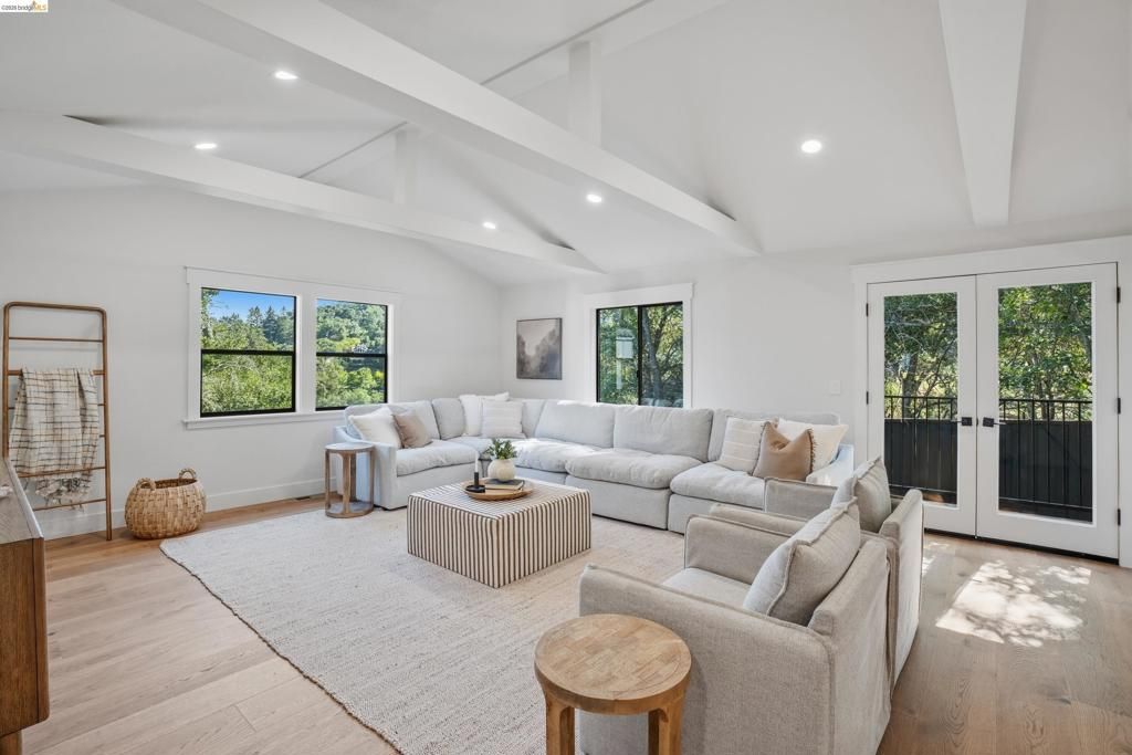 Image 26 of property listing at 4120 Happy Valley Rd, Lafayette, CA 94549