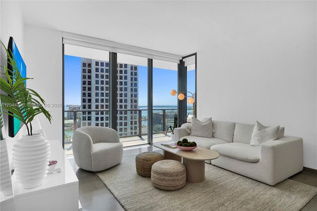 68 SE 6th St 2005, Miami, FL 33131
