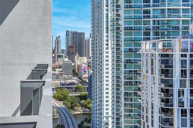 68 SE 6th St 2005, Miami, FL 33131