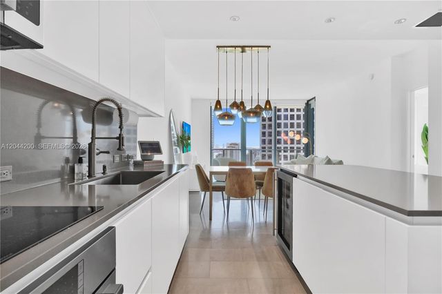 68 SE 6th St 2005, Miami, FL 33131