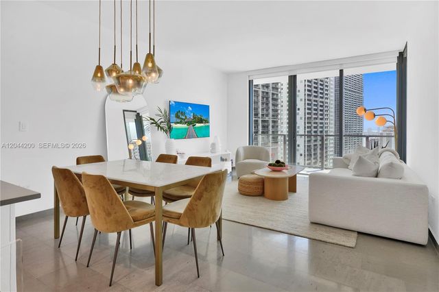 68 SE 6th St 2005, Miami, FL 33131