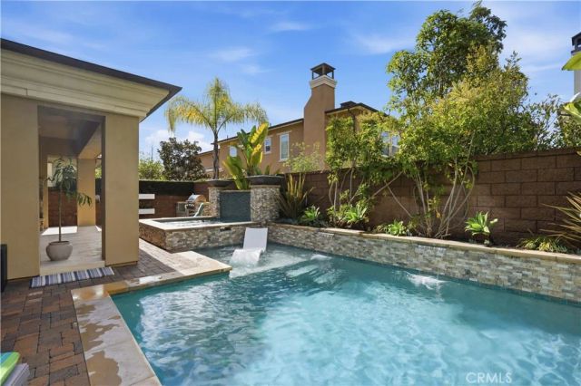 17491 Oakbluffs Lane, Huntington Beach, CA 92649