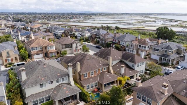 17491 Oakbluffs Lane, Huntington Beach, CA 92649