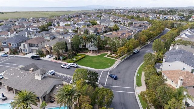 17491 Oakbluffs Lane, Huntington Beach, CA 92649