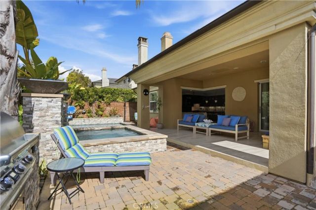 17491 Oakbluffs Lane, Huntington Beach, CA 92649