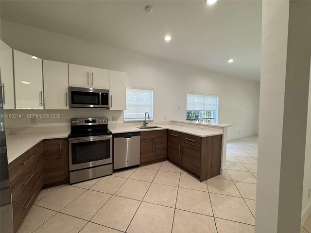 4273 Fox Ridge Dr, Weston, FL 33331