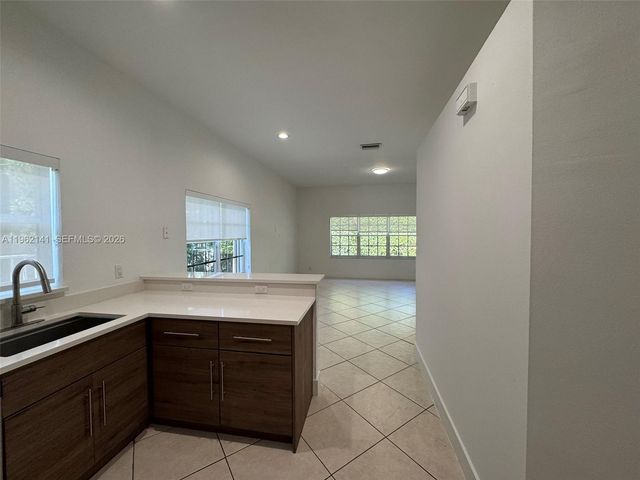4273 Fox Ridge Dr, Weston, FL 33331