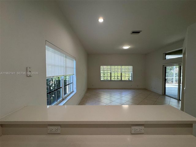 4273 Fox Ridge Dr, Weston, FL 33331
