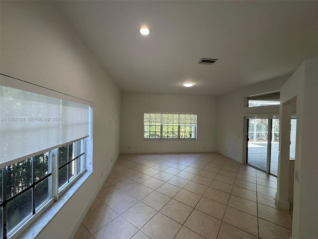 4273 Fox Ridge Dr, Weston, FL 33331