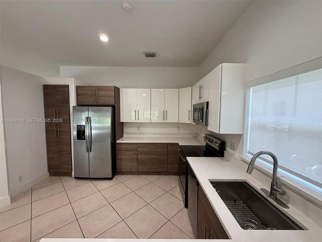 4273 Fox Ridge Dr, Weston, FL 33331