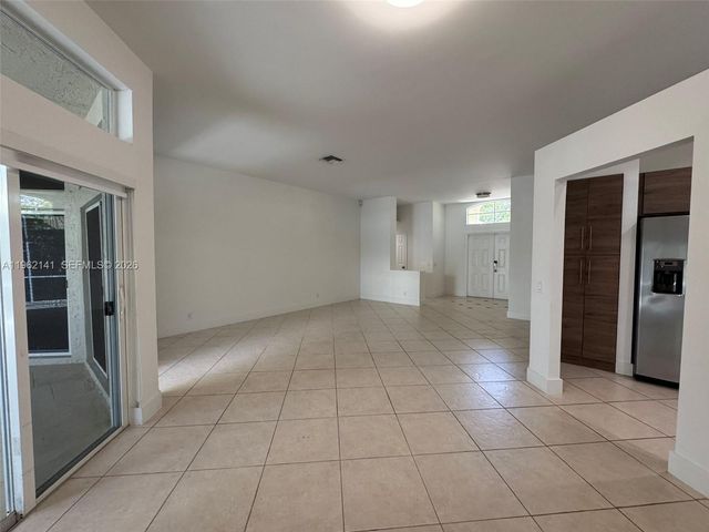 4273 Fox Ridge Dr, Weston, FL 33331