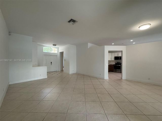 4273 Fox Ridge Dr, Weston, FL 33331
