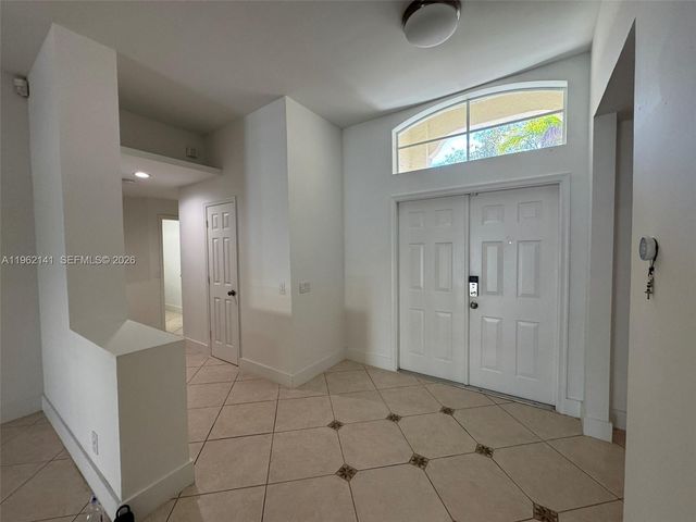 4273 Fox Ridge Dr, Weston, FL 33331