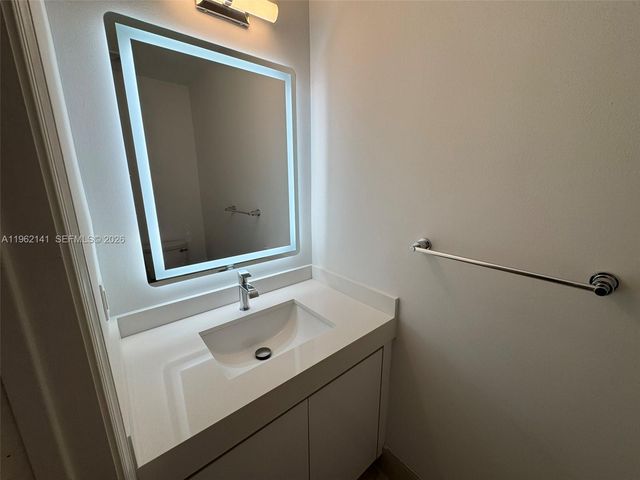 4273 Fox Ridge Dr, Weston, FL 33331