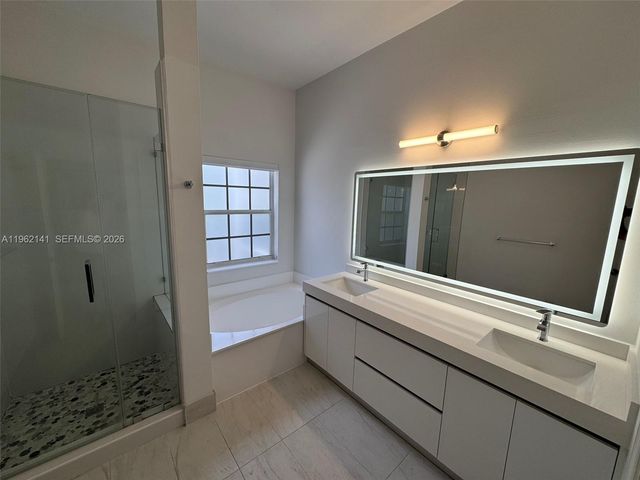 4273 Fox Ridge Dr, Weston, FL 33331