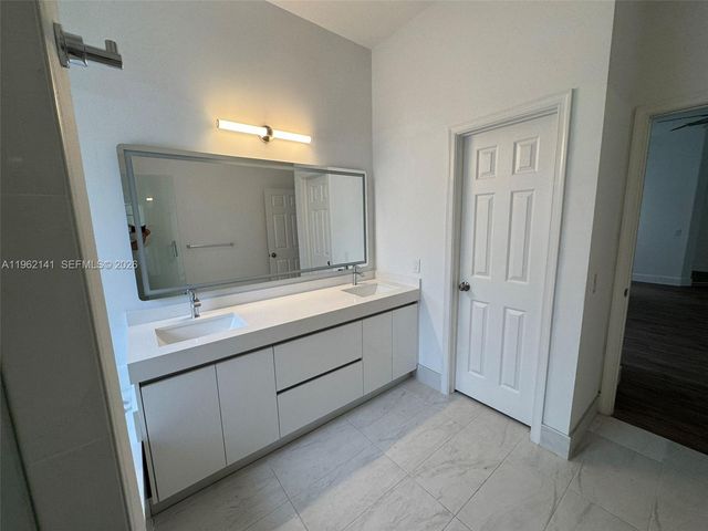4273 Fox Ridge Dr, Weston, FL 33331