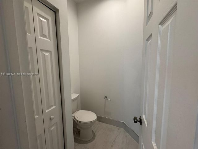 4273 Fox Ridge Dr, Weston, FL 33331