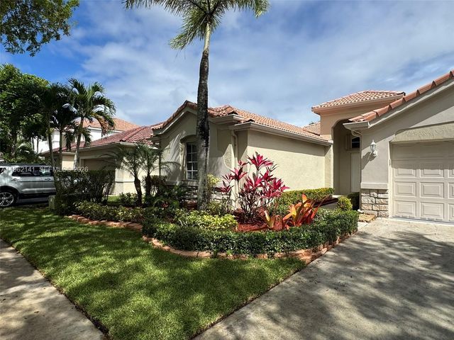 4273 Fox Ridge Dr, Weston, FL 33331