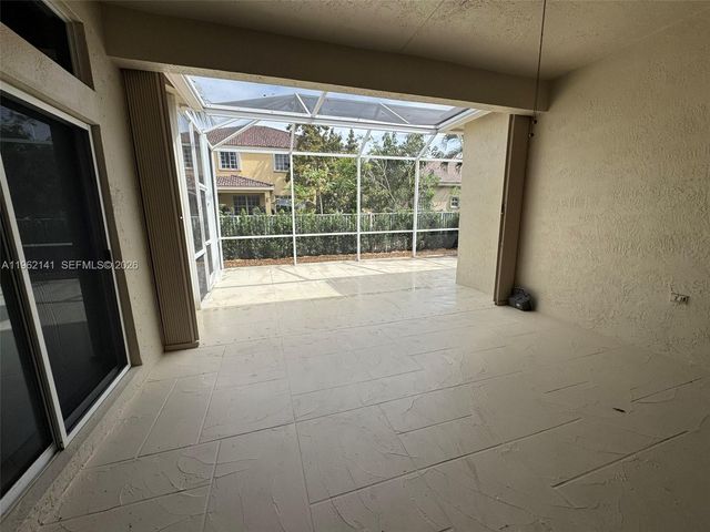 4273 Fox Ridge Dr, Weston, FL 33331