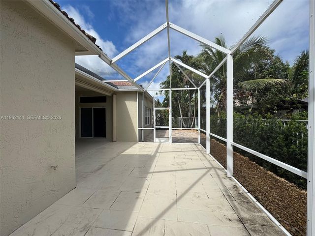 4273 Fox Ridge Dr, Weston, FL 33331