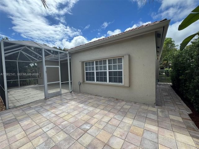4273 Fox Ridge Dr, Weston, FL 33331