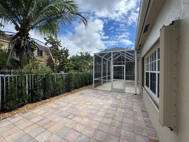 4273 Fox Ridge Dr, Weston, FL 33331