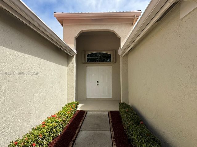 4273 Fox Ridge Dr, Weston, FL 33331