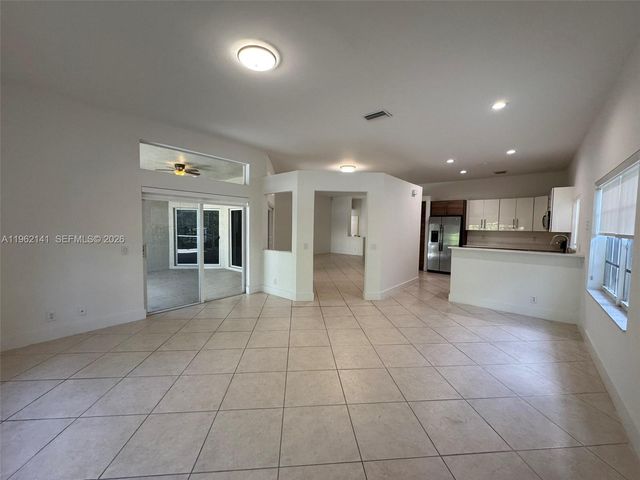 4273 Fox Ridge Dr, Weston, FL 33331