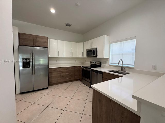 4273 Fox Ridge Dr, Weston, FL 33331