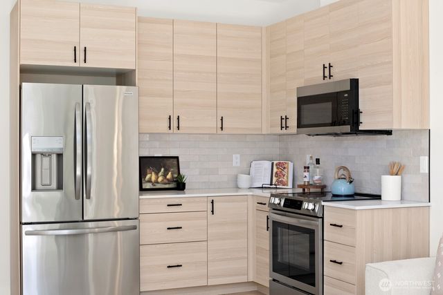332 NE 90th Street, Seattle, WA 98115