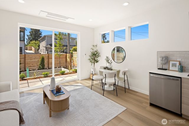 332 NE 90th Street, Seattle, WA 98115