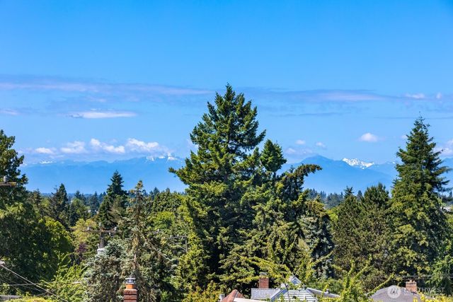 332 NE 90th Street, Seattle, WA 98115