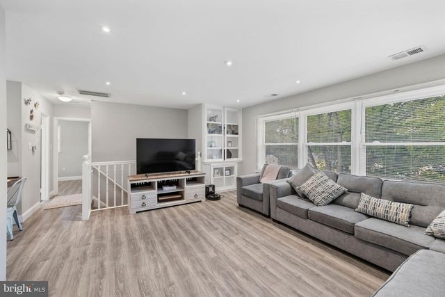 14313 RANDALL DR, Woodbridge, VA 22191