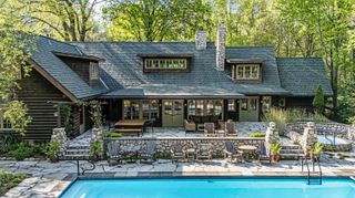 14657 Lakeshore Road, Chikaming Twp, MI 49116