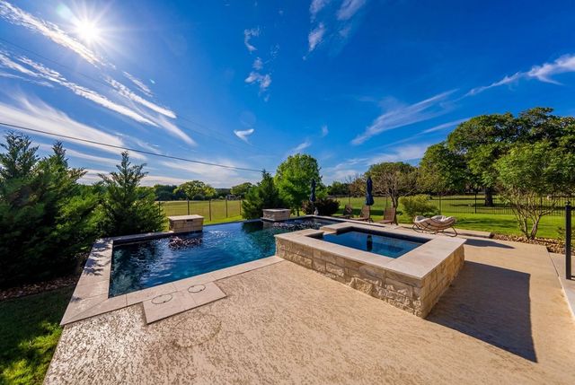 194 Mull Rd, Kerrville, TX 78028