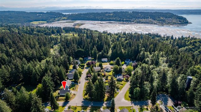 3615 Britzman Loop, Clinton, WA 98236