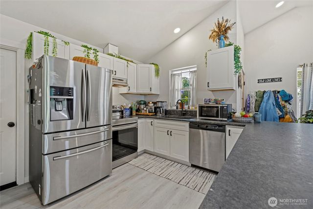 3615 Britzman Loop, Clinton, WA 98236