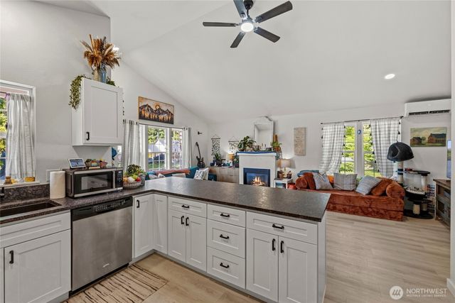 3615 Britzman Loop, Clinton, WA 98236