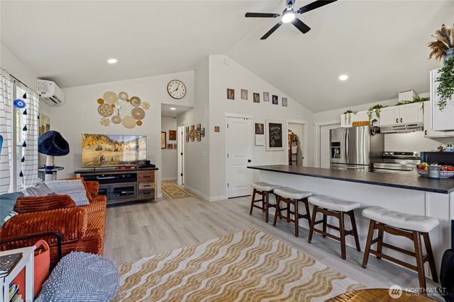 3615 Britzman Loop, Clinton, WA 98236
