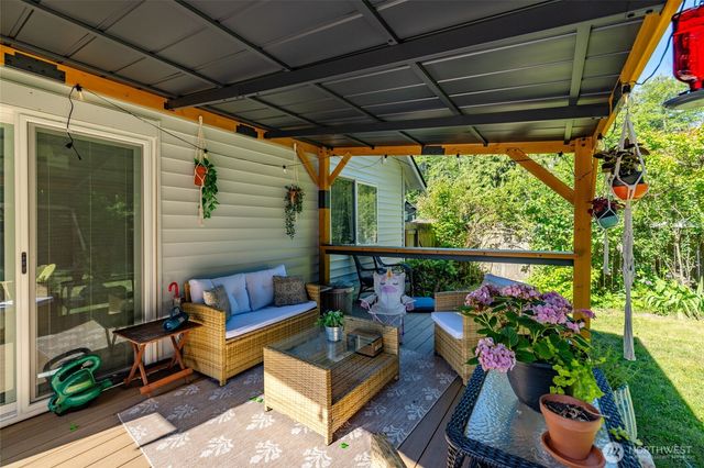 3615 Britzman Loop, Clinton, WA 98236