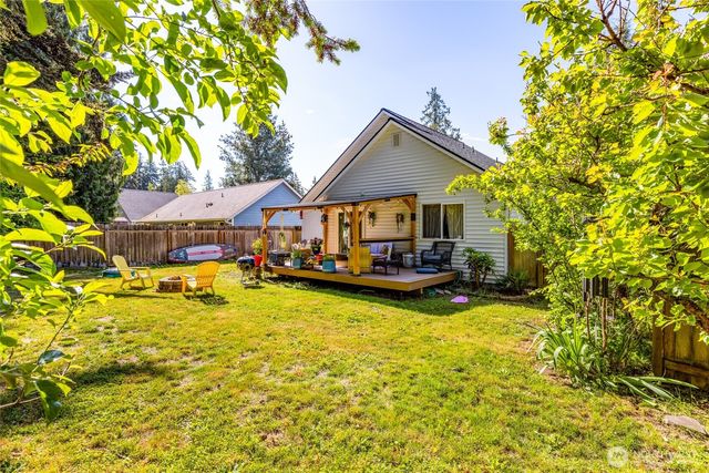 3615 Britzman Loop, Clinton, WA 98236