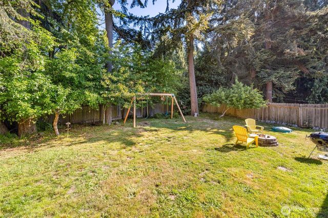 3615 Britzman Loop, Clinton, WA 98236
