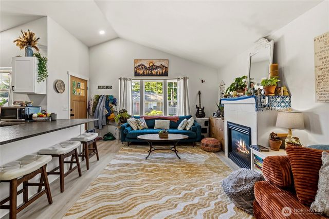 3615 Britzman Loop, Clinton, WA 98236