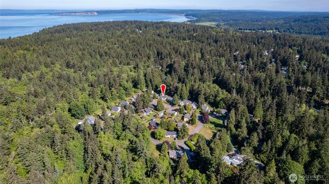 3615 Britzman Loop, Clinton, WA 98236