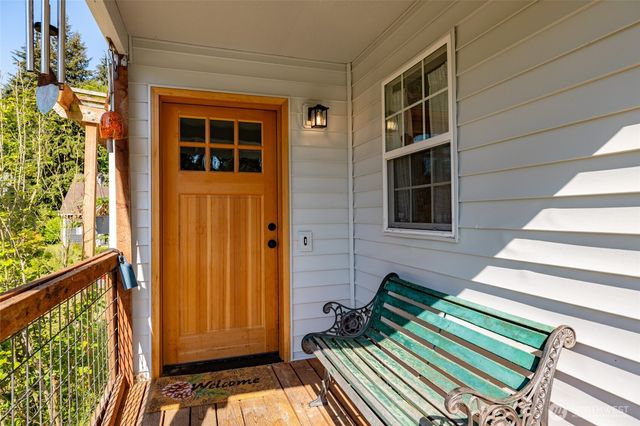 3615 Britzman Loop, Clinton, WA 98236
